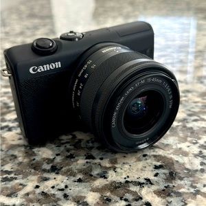 Canon EOS M200
